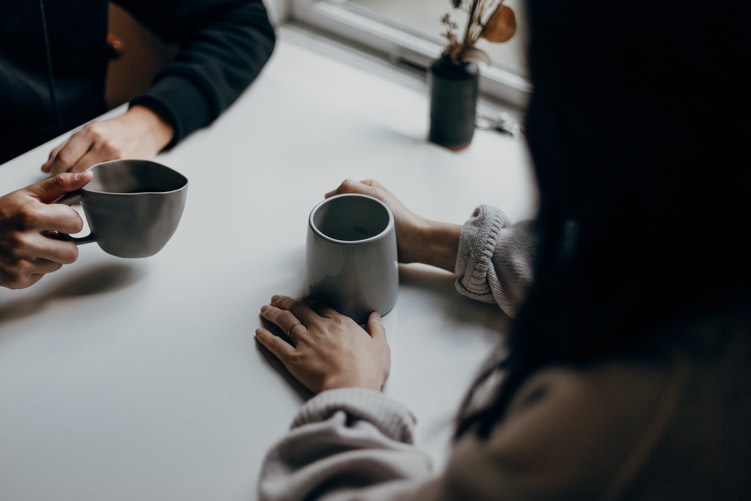 Iniciar una conversación con alguien sobre su salud mental